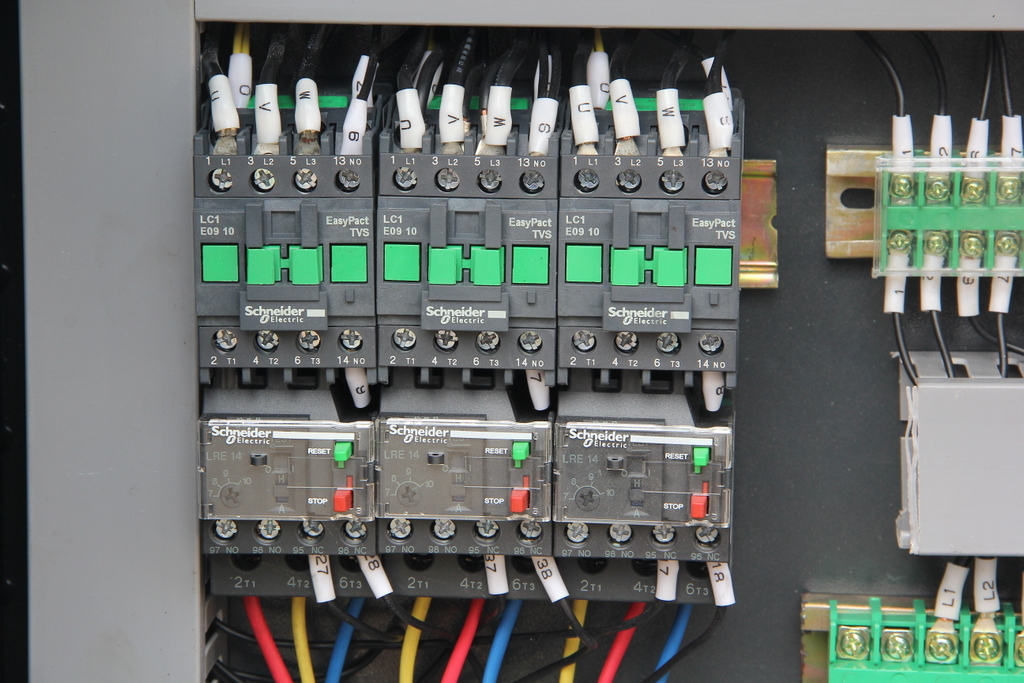 803U-3-C CNC數控變壓器銅排加工機 | 台灣電力匯流排油壓衝剪折床設備